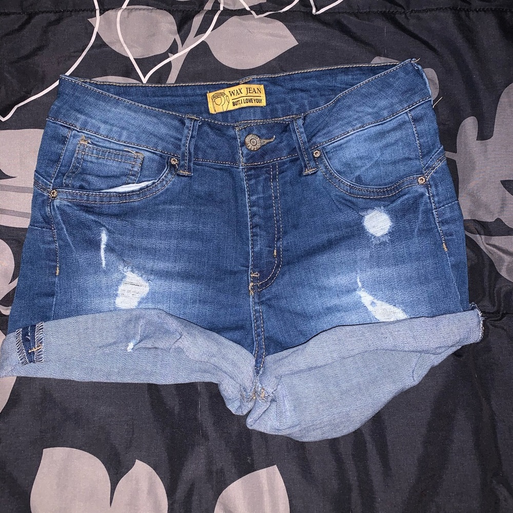 Medium wash denim short
